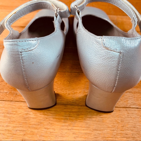 Manel’s silver Mary Jane shoes - Picture 8 of 8